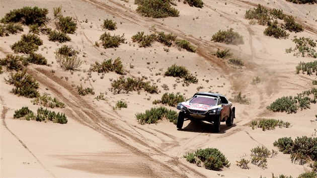 Carlos Sainz v osm etap Rallye Dakar.