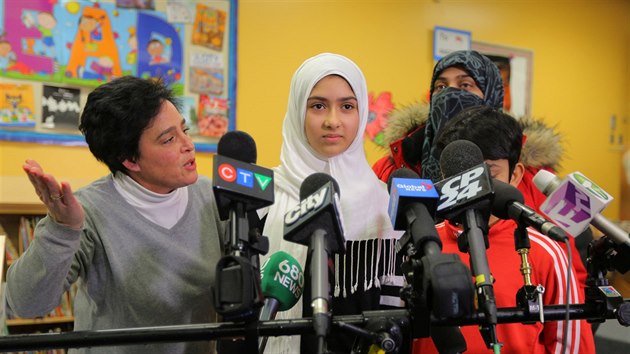 Khawlah Noman mluv s reportry ve kole v Torontu. (14. 1. 2018)