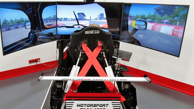 Kraslick spolenost Motorsport Simulator vyrb simultory zvodnch voz.