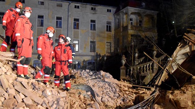 Hasii prohledali sutiny oputnho hotelu Kavkaz v Marinskch Lznch. Nikoho nenali.