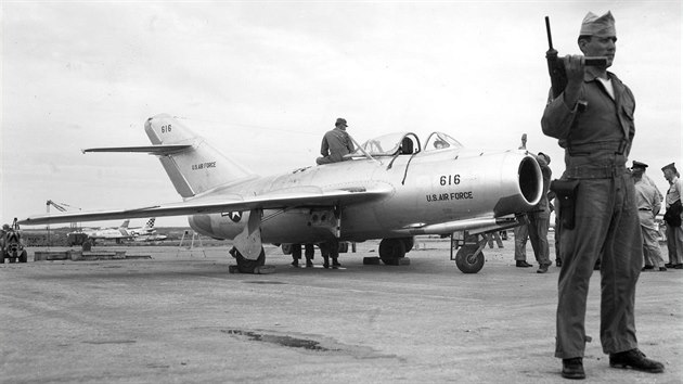 MiG-15bis, se kterm ultl severokorejsk stha No Kum-sok do Jin Koreje, dostal oznaen USAF.