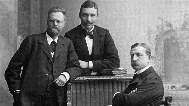 Dobrodruzi, kte chtli oslnit svt. Vpravo Andre, uprosted Strindberg. Vlevo je meteorolog Nils Gustaf Ekholm, ten z vpravy nakonec odstoupil.