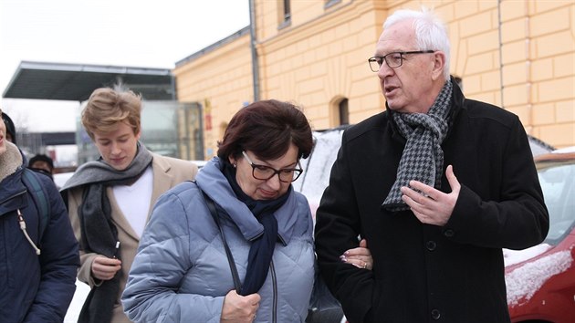 Prezidentsk kandidt Ji Draho s manelkou Evou po pjezdu do Ostravy. (16. ledna 2018)