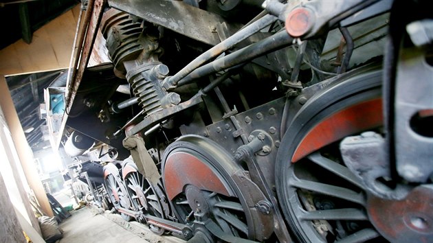 Nadenci z Klubu ptel kolejovch vozidel Brno chtj starou parn lokomotivu Kriegslok, pezdvanou Nmka, upravit do pvodn podoby.