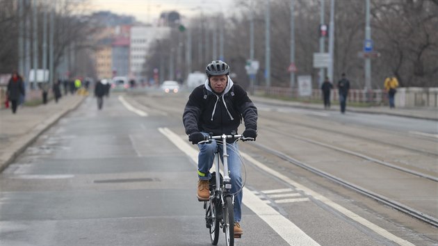 Libesk most je kvli havarijnmu stavu uzaven, pechzet mohou jen chodci a cyklist. (19.1.2018)