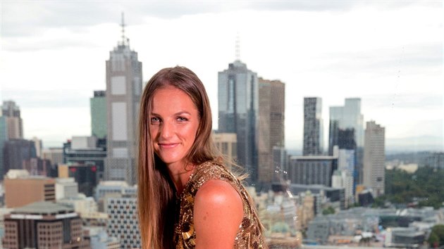 Karolna Plkov se v Melbourne fotila v modelu od Alina Le' Kala.