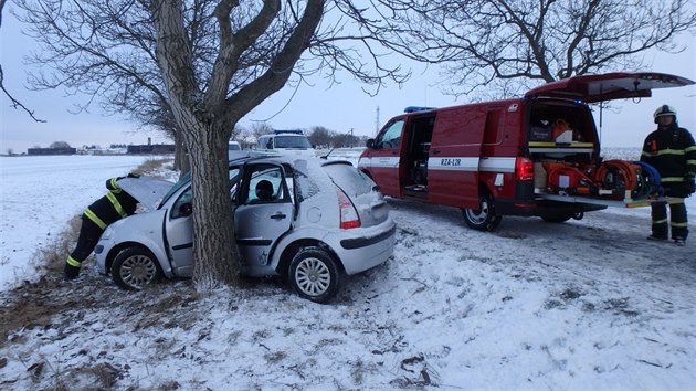 Nehoda osobnho vozu v Libicch na Hradecku (16.1.2018).