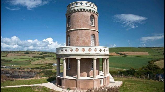 Nejdanj byt k pronjmu ve Velk Britnii je v bval observatoi Clavell Tower na pobe anglickho Dorsetu. 