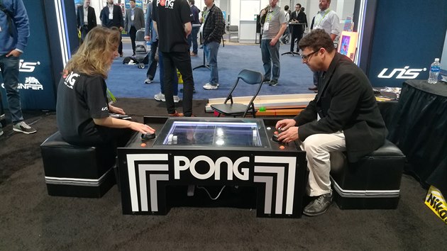Konferenní stolek Pong licencovaný Atari
