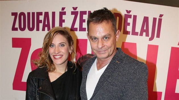 Filip Ren a jeho manelka Marie na premie filmu Zoufal eny dlaj zoufal vci (16. ledna 2018)
