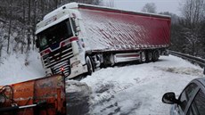 Sníh komplikoval dopravu na silnicích v Karlovarském kraji. Sníh komplikoval dopravu na silnicích v Karlovarském kraji.