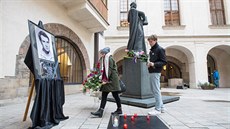 Pieta k 49. výročí sebeupálení Jana Palacha v prostorách tzv. Husova dvorku,... Pieta k 49. výročí sebeupálení Jana Palacha v prostorách tzv. Husova dvorku,...