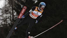 Nor Jan Schmid během skoku v závodu Světového poháru severské kombinace ve Val... Nor Jan Schmid během skoku v závodu Světového poháru severské kombinace ve Val...