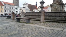Zvlněná dlažba na náměstí Přemysla Otakara II. v Českých Budějovicích. Hrboly... Zvlněná dlažba na náměstí Přemysla Otakara II. v Českých Budějovicích. Hrboly...