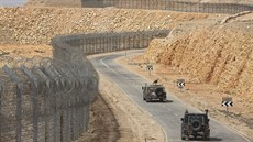 Celá jiní hranice Izraele je obehnána plotem.