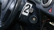 V zapalování zůstal zalomený klíček. V zapalování zůstal zalomený klíček.