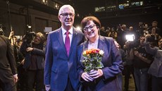 Jiří Drahoš postoupil do druhého kola prezidentských voleb. V nich se utká se... Jiří Drahoš postoupil do druhého kola prezidentských voleb. V nich se utká se...