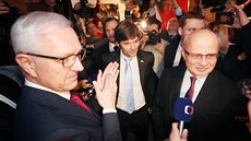 Kandidáta Jiřího Drahoše přišli do pražského volebního štábu podpořit jeho... Kandidáta Jiřího Drahoše přišli do pražského volebního štábu podpořit jeho...