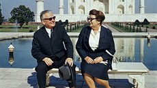 Boena Novotná se svým manelem. (Na snímku z roku 1966)