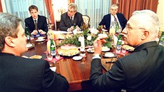 Pesn ped 25 lety podepsali Milo Zeman a Václav Klaus a jejich strany opoziní smlouvu a pekvapilí tím velkou ást veejnosti i médií
