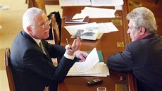 Václav Klaus a Miloš Zeman při rozhovoru v Poslanecké sněmovně (2002) Václav Klaus a Miloš Zeman při rozhovoru v Poslanecké sněmovně (2002)