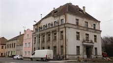 Nárožní dům v centru Postoloprt na Lounsku se má změnit v jednu z nejlepších... Nárožní dům v centru Postoloprt na Lounsku se má změnit v jednu z nejlepších...