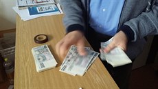 Peníze jsou zpátky na poště. Peníze jsou zpátky na poště.