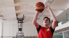 Nejvtím koníkem trnáctiletého jihlavského rodáka Matje Dáni je basketbal....