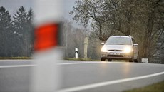 Opravený brzdový kámen na vrcholu kopce u Petrovic nedaleko Humpolce. Na konci... Opravený brzdový kámen na vrcholu kopce u Petrovic nedaleko Humpolce. Na konci...