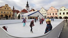 V Pelhřimově se bruslí v centru města. Radnice nechala přímo na Masarykovo... V Pelhřimově se bruslí v centru města. Radnice nechala přímo na Masarykovo...