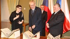 Výstavu zahájil prezident Miloš Zeman a kardinál Dominik Duka Výstavu zahájil prezident Miloš Zeman a kardinál Dominik Duka