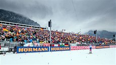 Bouřlivá kulisa při závodu s hromadným startem v Ruhpoldingu. Bouřlivá kulisa při závodu s hromadným startem v Ruhpoldingu.