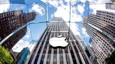 Rozruch kolem zpomalování neutichá. Na Apple se valí desítky hromadných žalob Rozruch kolem zpomalování neutichá. Na Apple se valí desítky hromadných žalob
