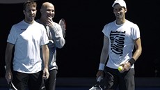 Novak Djokovič (vpravo) chce být zase nejlepší na světě a k tomu mu mají... Novak Djokovič (vpravo) chce být zase nejlepší na světě a k tomu mu mají...