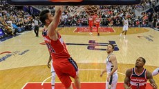 Tomáš Satoranský z Washingtonu smečuje v duelu s Milwaukee. Tomáš Satoranský z Washingtonu smečuje v duelu s Milwaukee.