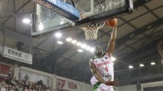 Brent Petway smečuje v zápase Ligy mistrů v dresu Pinar Karsiyaka. Brent Petway smečuje v zápase Ligy mistrů v dresu Pinar Karsiyaka.