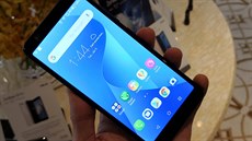 Asus Zenfone Max Plus na veletrhu CES 2018 Asus Zenfone Max Plus na veletrhu CES 2018