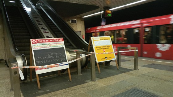 Uzavené jiní eskalátory ve stanici metra Budjovická