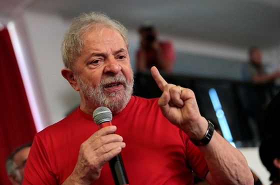 Bývalý brazilský prezident Luiz Inácio Lula da Silva hovoí na sjezdu odbor...