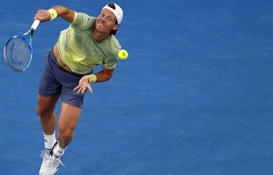 Tomá Berdych ve tvrtfinále Australian Open s Rogerem Federerem.