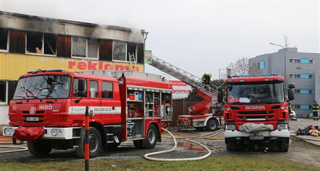 Poár prmyslové haly v prostjovské ulici Olomoucká (28. ledna 2018).