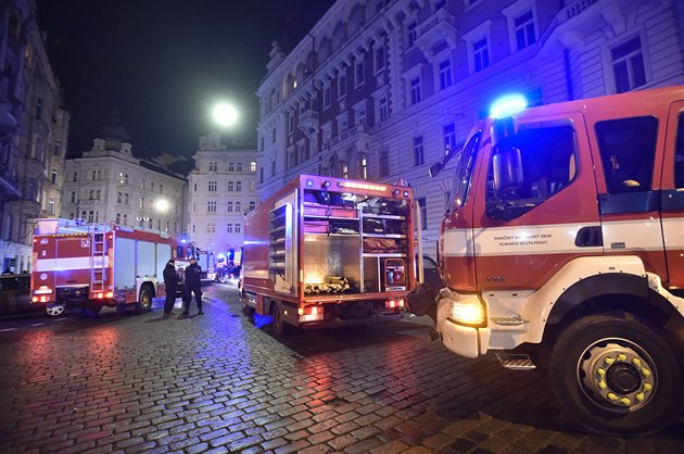 V Náplavní ulici v Praze hoel hotel.