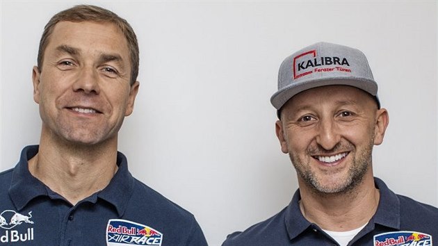 Martin Šonka a Petr Kopfstein, čeští piloti letecké série Red Bull Air Race. Martin Šonka a Petr Kopfstein, čeští piloti letecké série Red Bull Air Race.