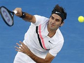 vcarsk tenista Roger Federer ve tvrtfinlovm souboji Australian Open s...