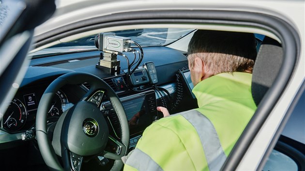 Dlnin policie pevzala 23. ledna v Mlad Boleslavi 19 novch sluebnch voz koda Superb.