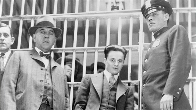 Francis Two Gun Crowley (uprosted) byl popraven za vradu policisty 25. kvtna 1931. Nebylo mu jet ani dvacet let.