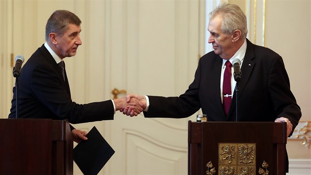 Premir Andrej Babi pedal prezidentovi Miloi Zemanovi demisi meninov vldy. Zeman ho povil jednnm o vld nov, premirem ho jmenuje do konce nora a netrv ani na tom, aby ml f ANO zajitnou vtinu ve Snmovn