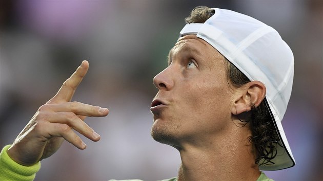 Tom Berdych ve tvrtfinle Australian Open s Rogerem Federerem.