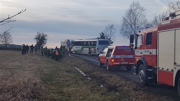 Dopravn nehoda u Ejpovic. eln stet autobusu a osobnho auta. (24. 1. 2018)