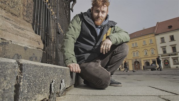 Kamenosocha Luká ezníek je autorem plastik kovových rukou, chodidel a úst,...